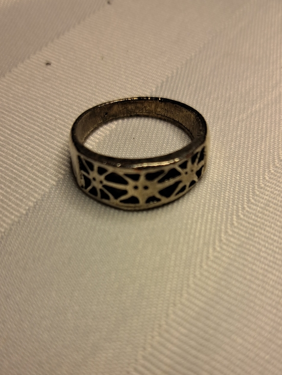 Jewelry - Antique-Style Silver Cutout Floral Band